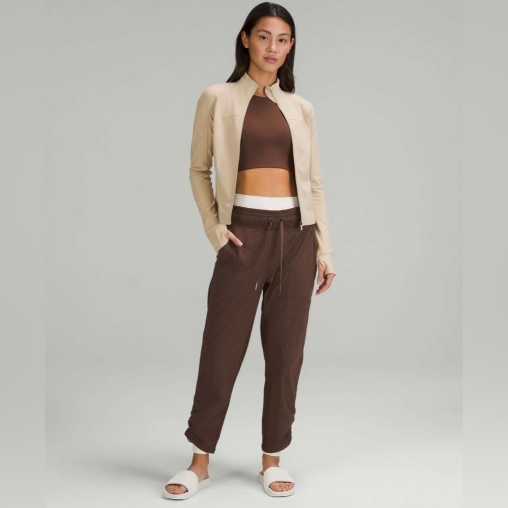 Lululemon Dance Studio Mid-Rise
Cropped Pant size 10 - Picture 4 of 10